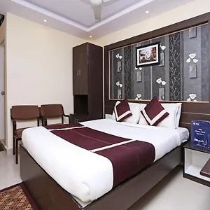 Oyo 5586 Prakash Palace Mysore