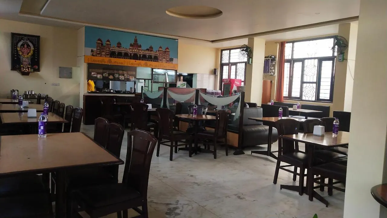 Hotel Vyshak International Mysore 2*,